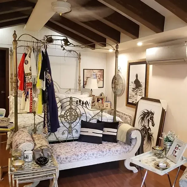 Three Side Open Livable Banglow In Main Cantt