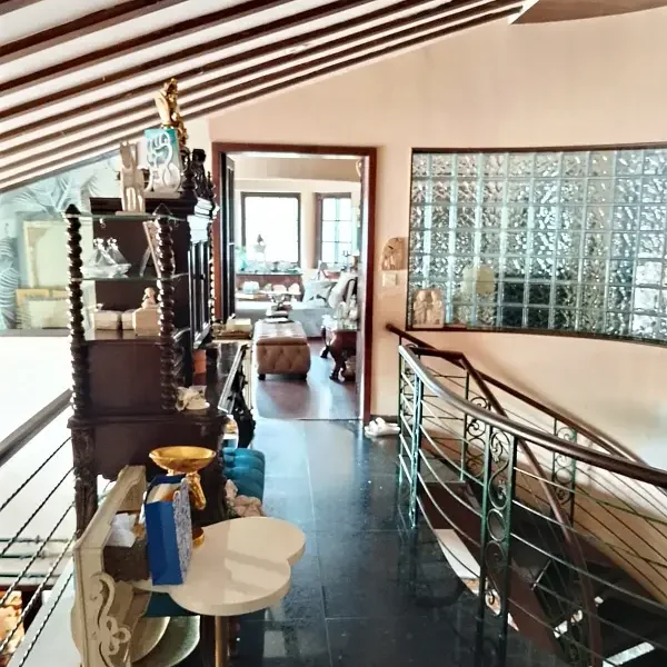 Three Side Open Livable Banglow In Main Cantt