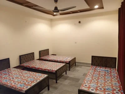 Premier Girls Hostel Gulburg3 Near Ghalib Market Mm Alam Rd, Pac Inst