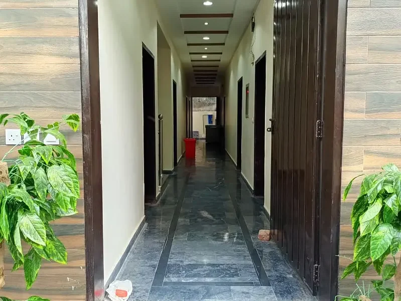 Premier Girls Hostel Near UCP University & Shaukat Khanum